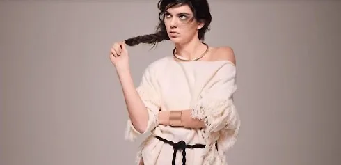 Kendall Jenner trong bộ sưu tập tháng 2 của Mango.