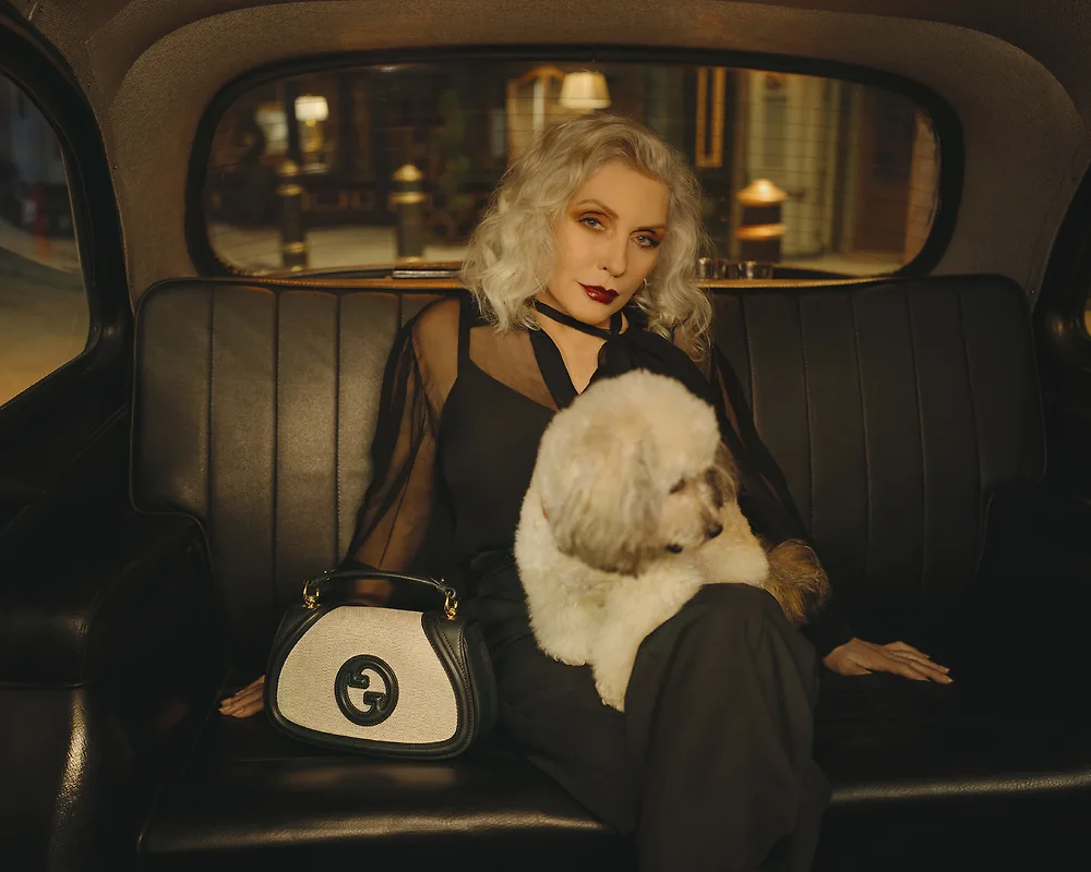 Gucci diện áo voan