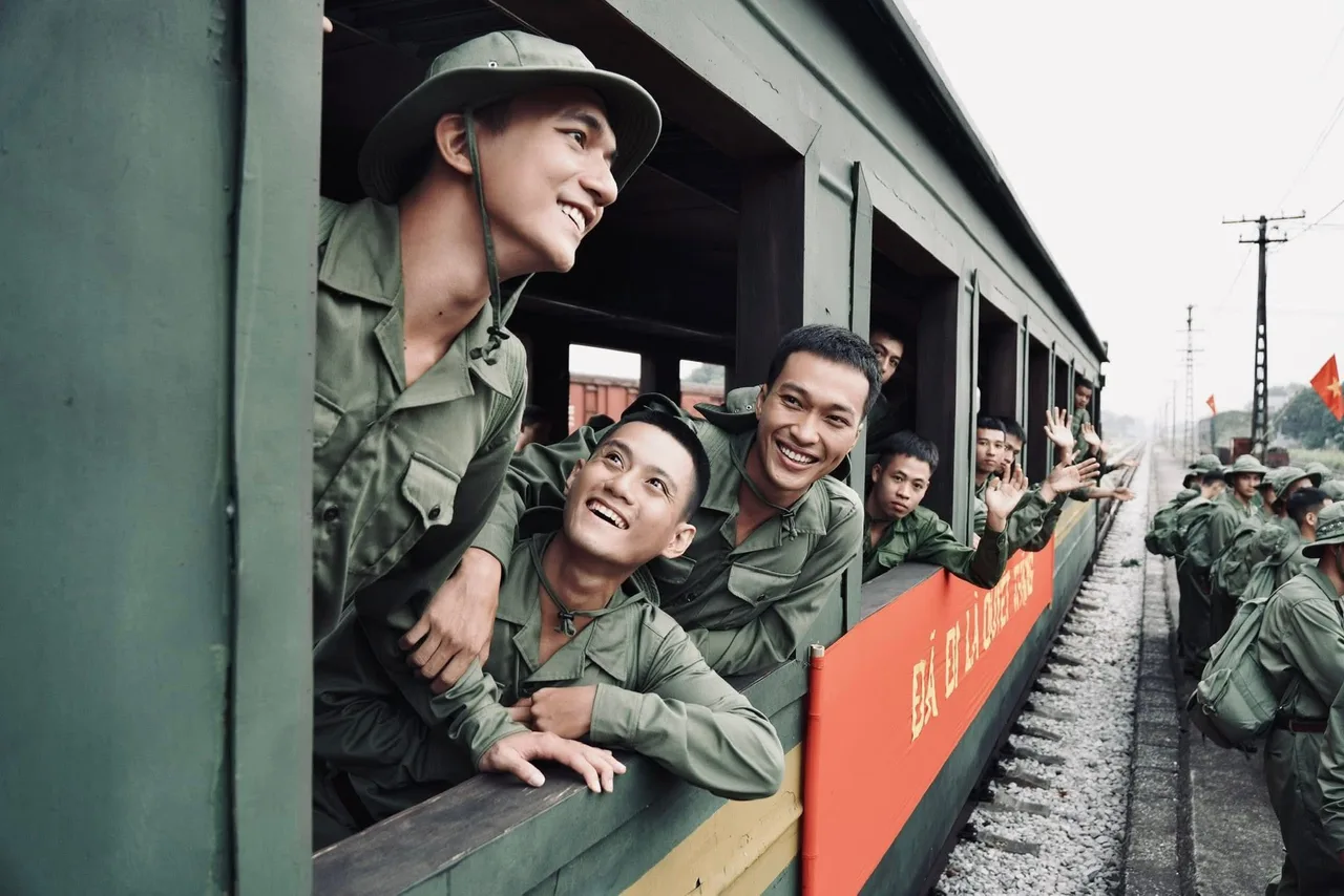 Phim kể về những người lính khác biệt xuất thân nhưng cùng lấy sức mạnh từ mạch nguồn gia đình.