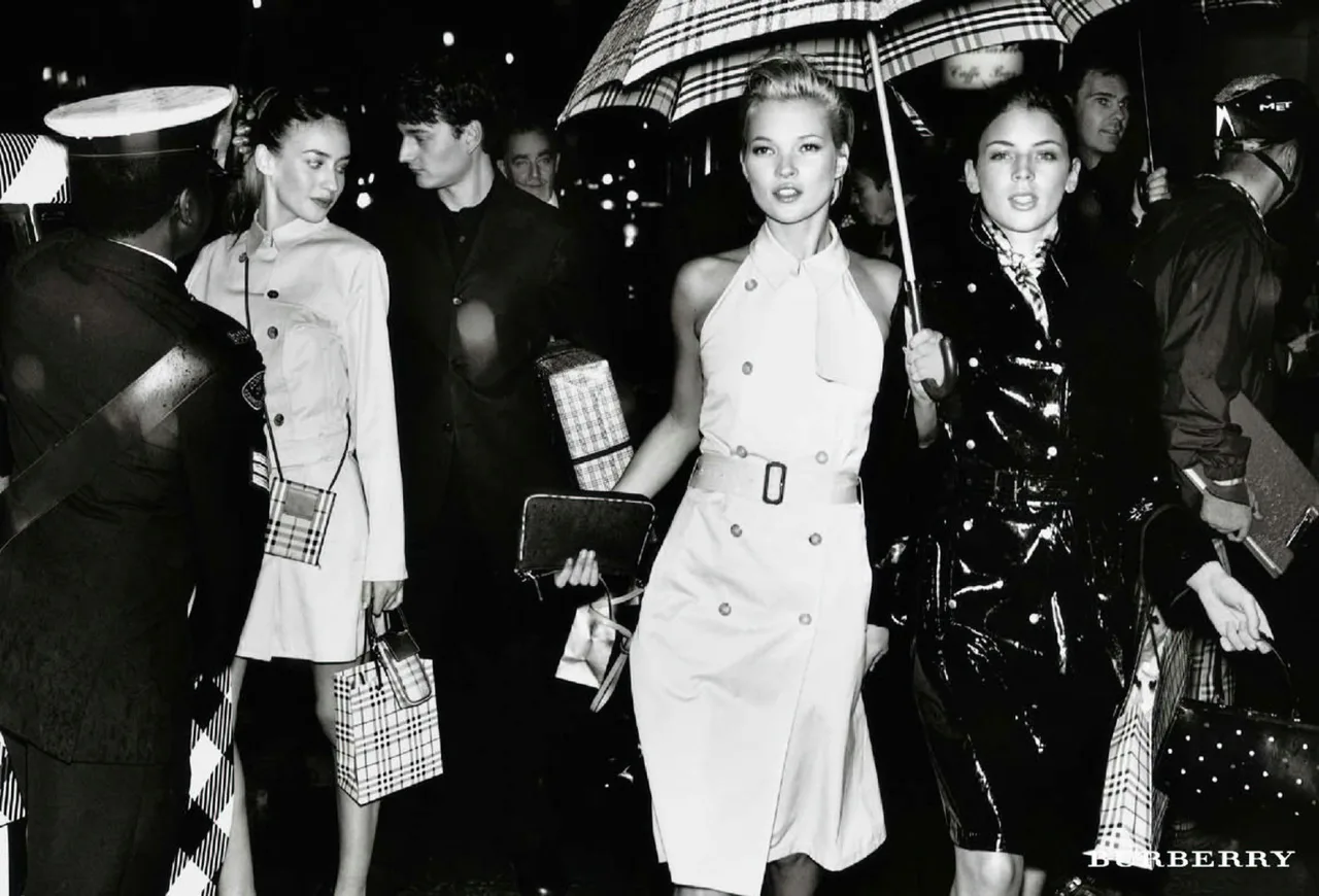 Câu nói hay - Kate Moss Burberry ad campaign