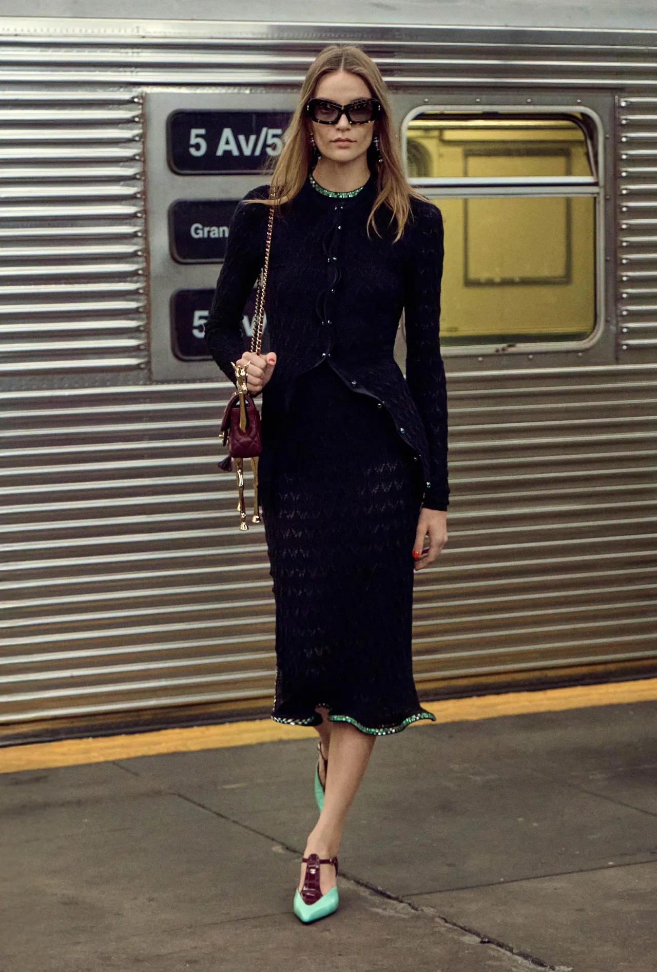 đầm đen tại Chanel Métiers d’Art 2025/2026