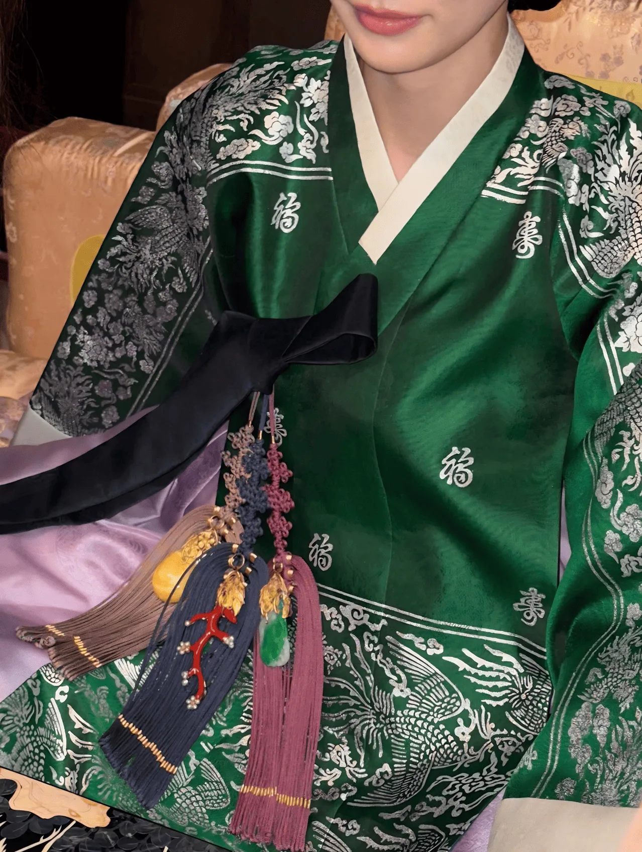 Hanbok xanh ngọc lục bảo