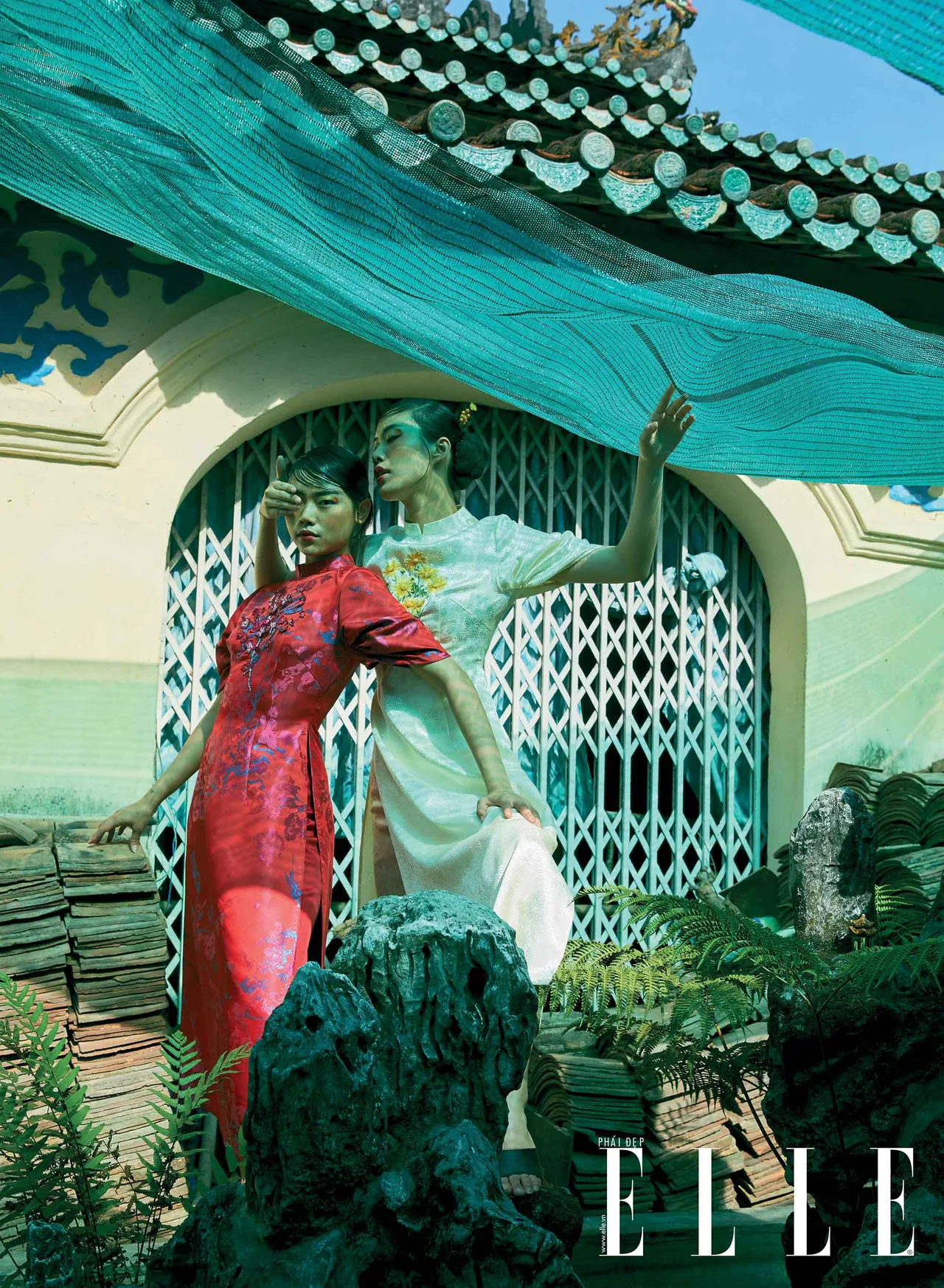 áo dài màu đỏ trắng Lê Thanh Hòa áo dài màu đỏ trắng Lê Thanh Hòa