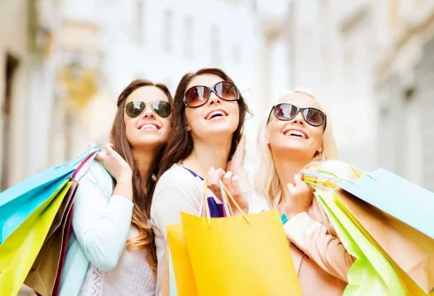 Các trung tâm mua sắm nắm rất rõ những nguyên tố chi phối quyết định mua hàng này của khách.
