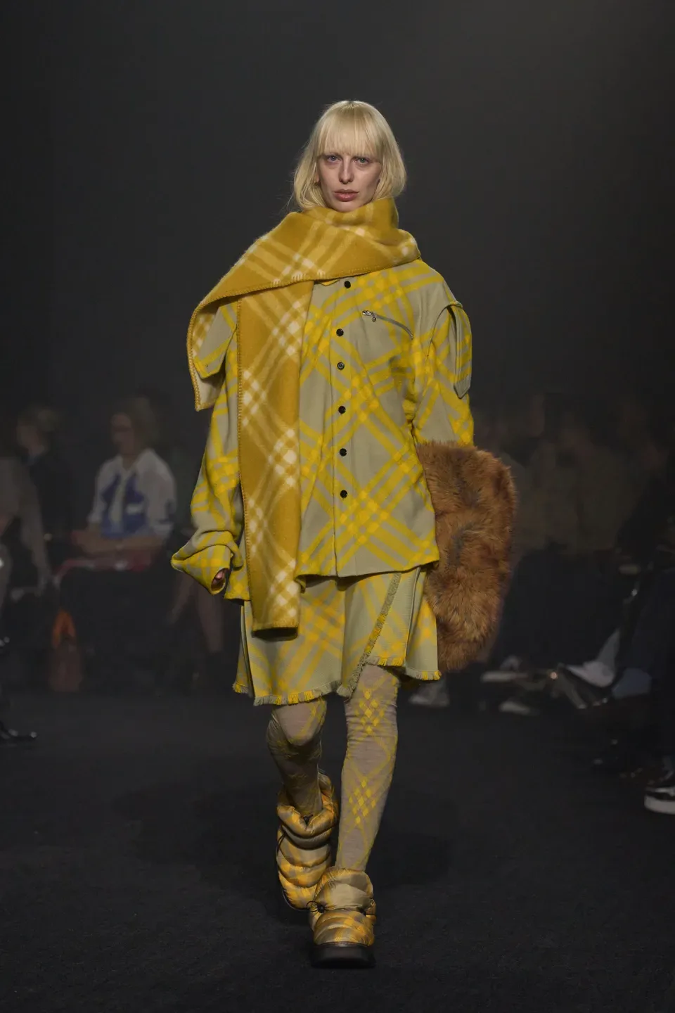 00021-burberry-fall-2023-ready-to-wear-credit-gorunway