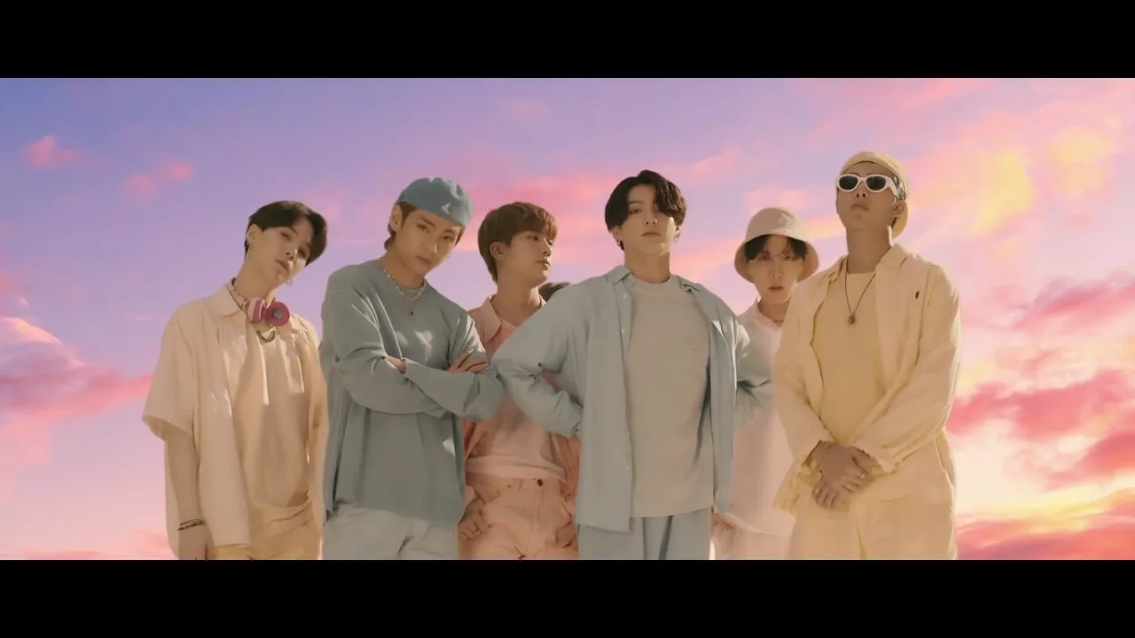 bts mặc trang phục màu pastel đầu mv dynamite
