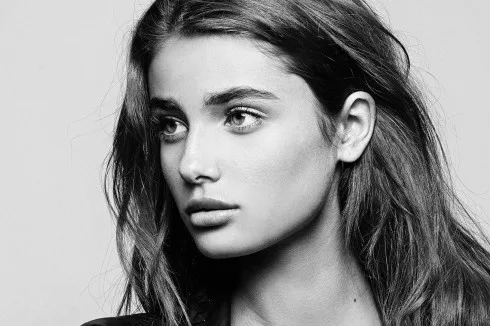 Taylor Hill sở hữu gương mặt đẹp tự nhiên hoàn hảo Taylor Hill sở hữu gương mặt đẹp tự nhiên hoàn hảo