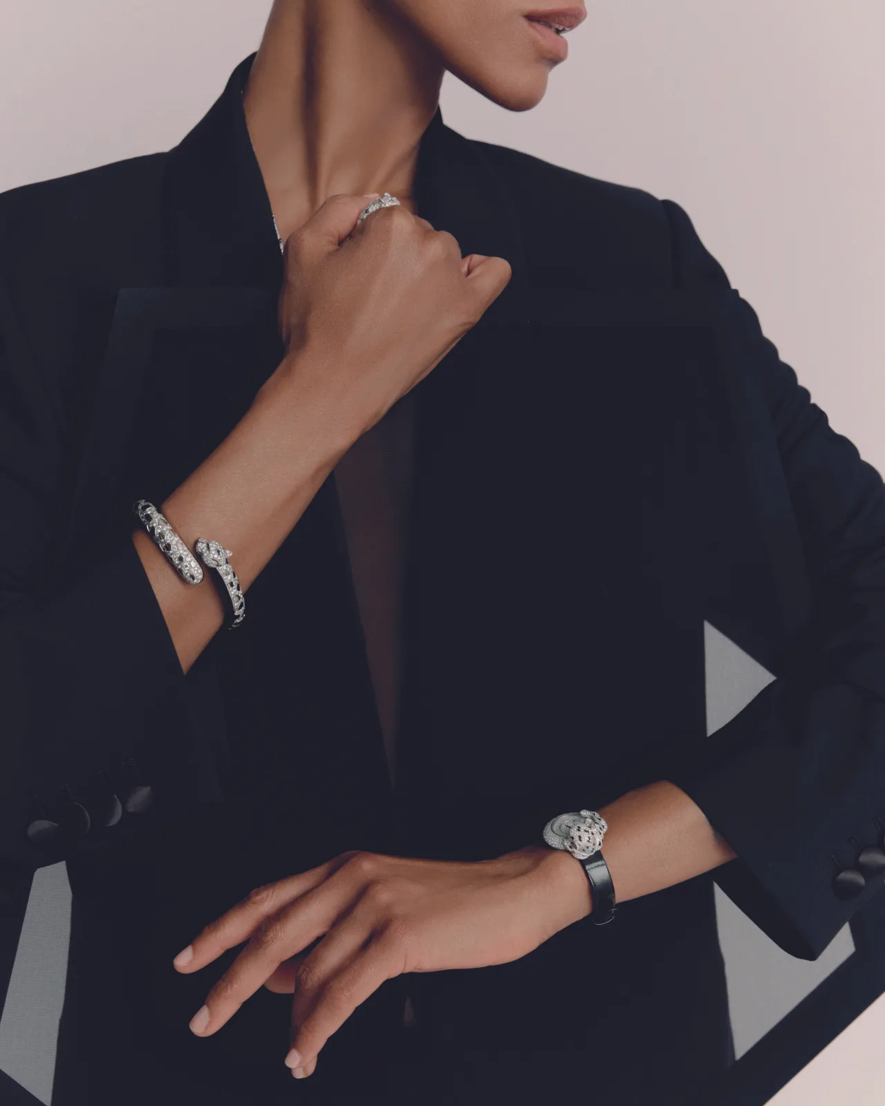 vòng tay hoạ tiết báo gấm Zoe Saldaña x Panthere