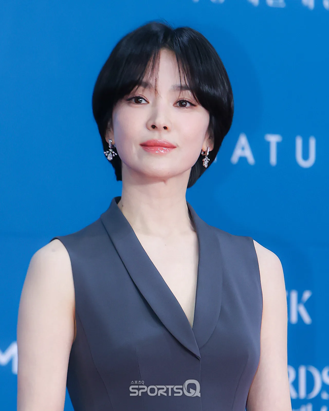 thời trang song hye kyo tại thảm đỏ Baeksang 2025