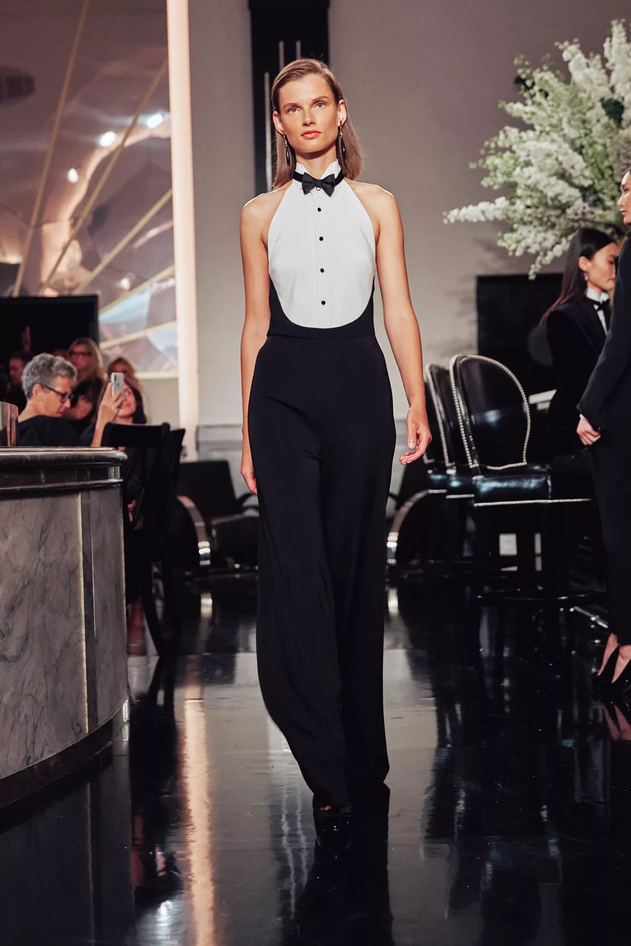 tuxedo trắng đen ralph lauren thu đông 2019