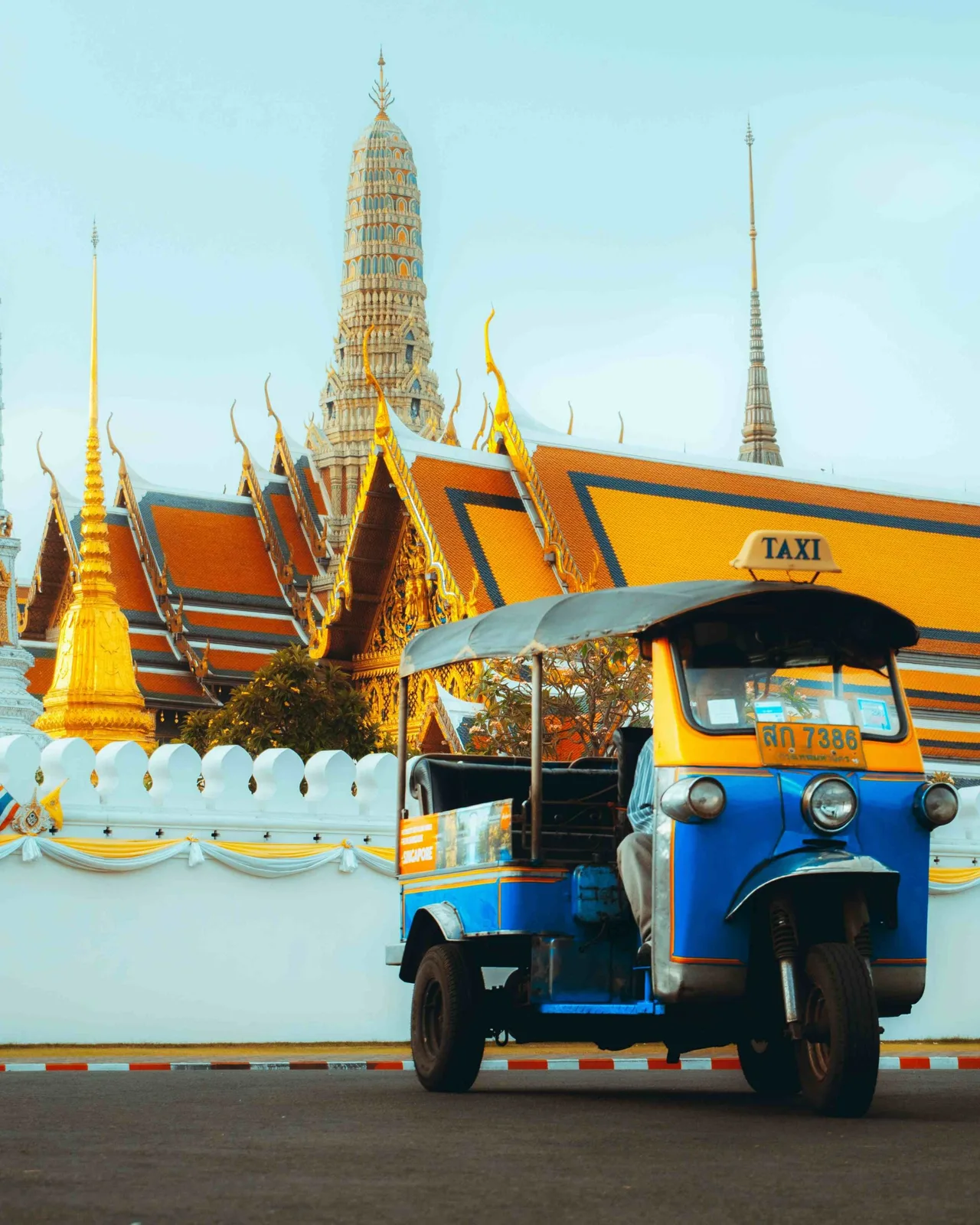 phụ nữ du lịch thái lan tuk tuk