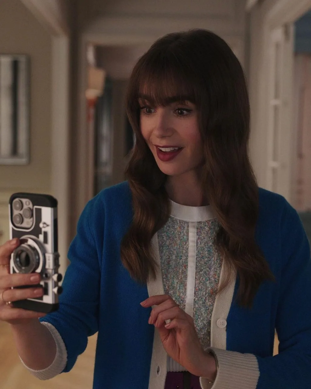 Lily Collins cùng kiểu tóc mái Birkin