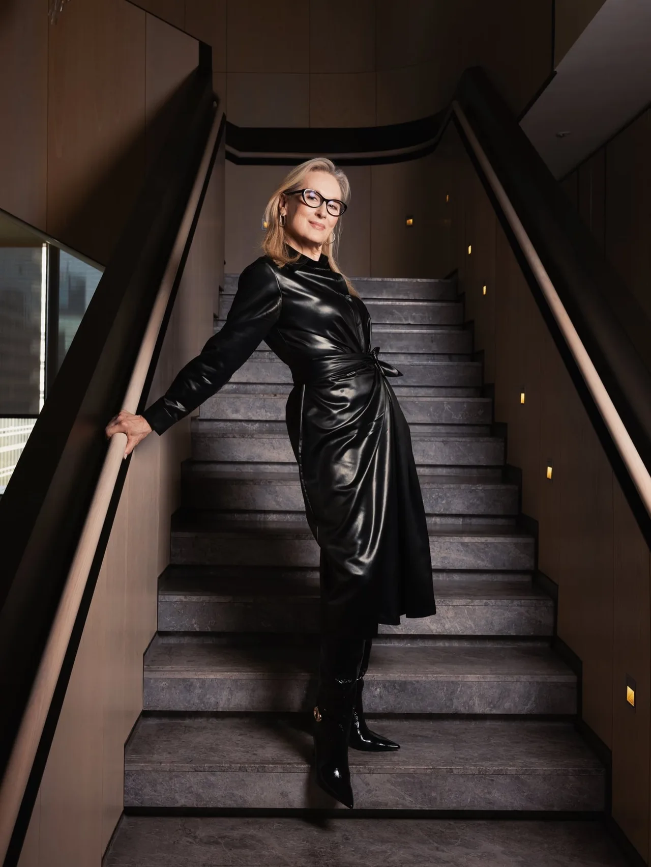 meryl streep khi quảng bá the devil wears prada 2 tại seoul, hàn quốc, diện thiết kế CONG TRI từ lụa lãnh mỹ a 3