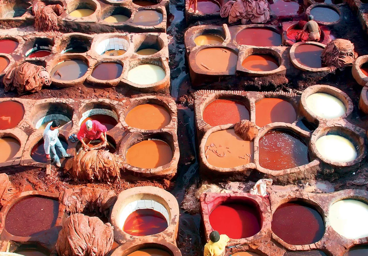 Morocco du lịch những vại màu nhuộm đa sắc Morocco du lịch những vại màu nhuộm đa sắc