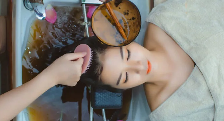 Lợi ích của gội đầu dưỡng sinh. Ảnh: hillsbeauty. Lợi ích của gội đầu dưỡng sinh