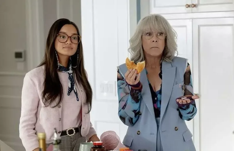 Phong cách “cool mom” vừa chín chắn vừa bất cần