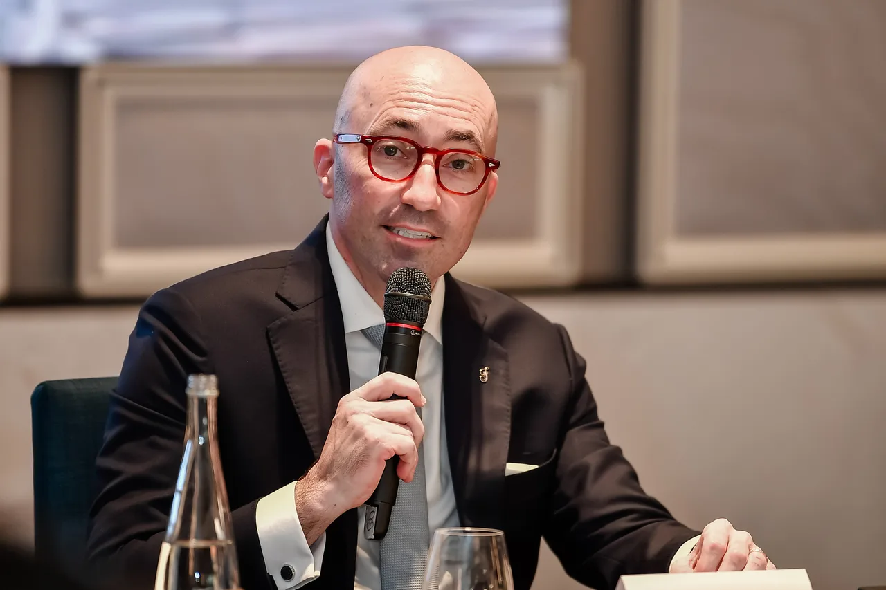 Ông Jean-François Brun phát biểu tại sự kiện khai trương Fairmont Hà Nội.