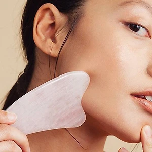 Massage Gua Sha – Phương pháp làm đẹp đem lại làn da mịn màng và săn chắc