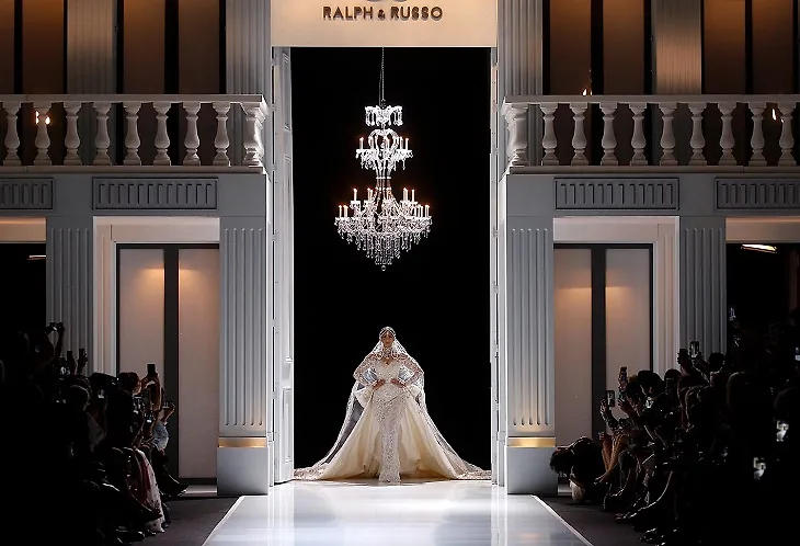 ELLE Việt Nam - Ralph & Russo hớp hồn phái đẹp với cảm hứng “Parisian Girl” trong bộ sưu tập mới (25) ELLE Việt Nam - Ralph & Russo hớp hồn phái đẹp với cảm hứng “Parisian Girl” trong bộ sưu tập mới (25)