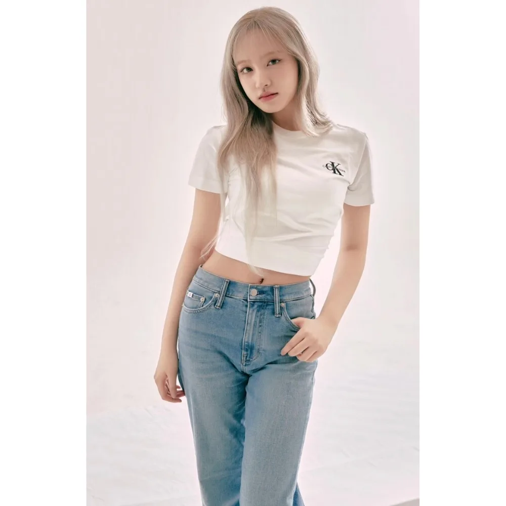 Vóc dáng thon gọn của nữ idol Liz (IVE).