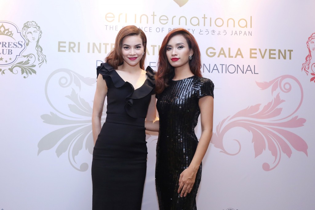 Ái Phương tham gia buổi dạ tiệc để chúc mừng ca sĩ đàn chị