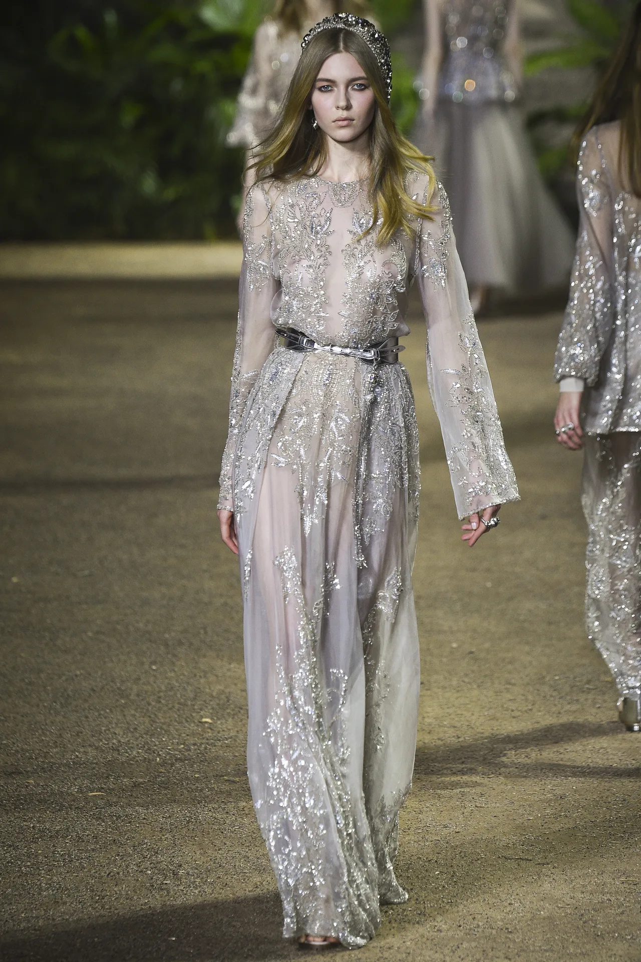 elie-saab-spring2016-ellevietnam(24)