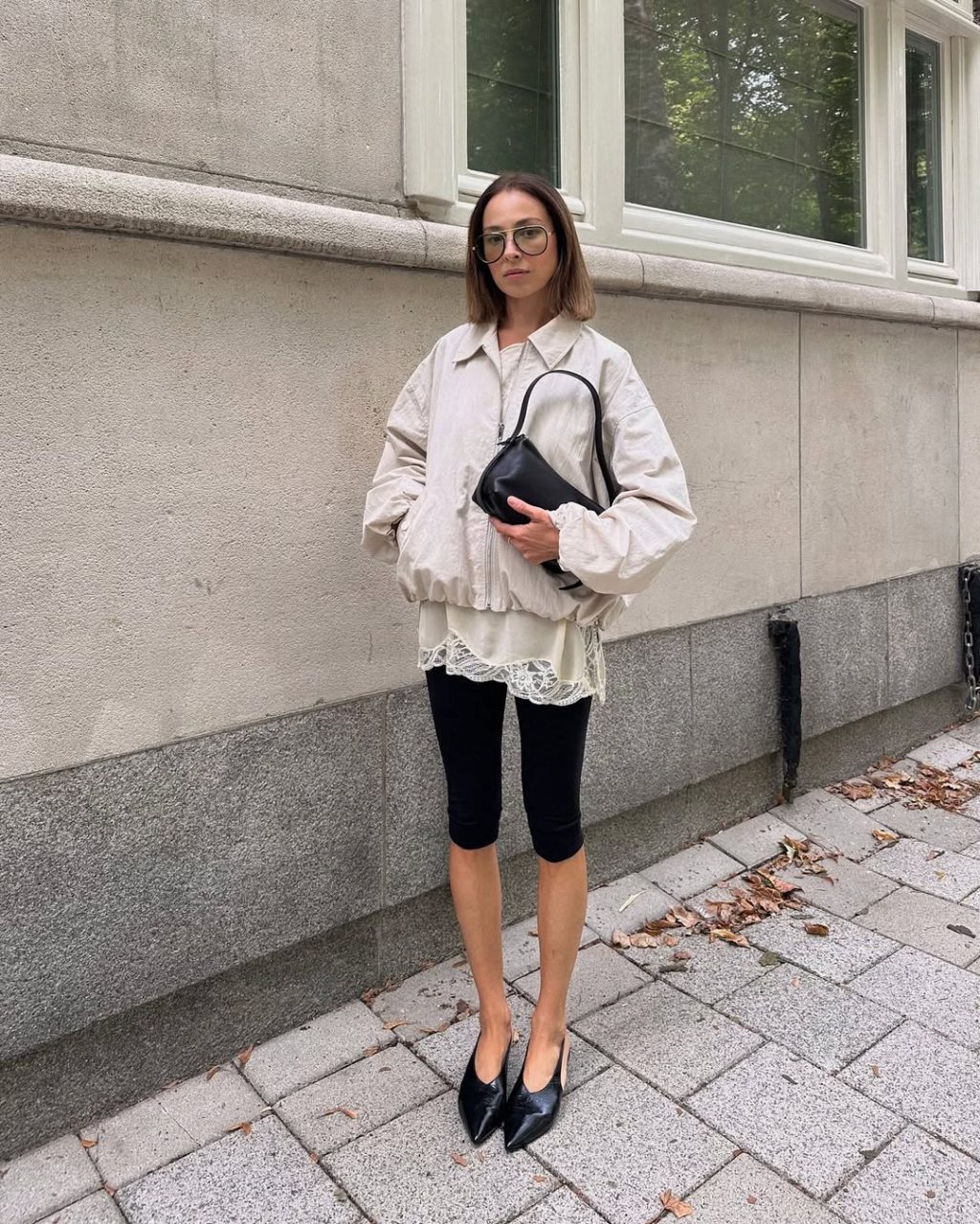 Outerwear trung tính gợi nét thanh lịch cho phong cách nữ tính