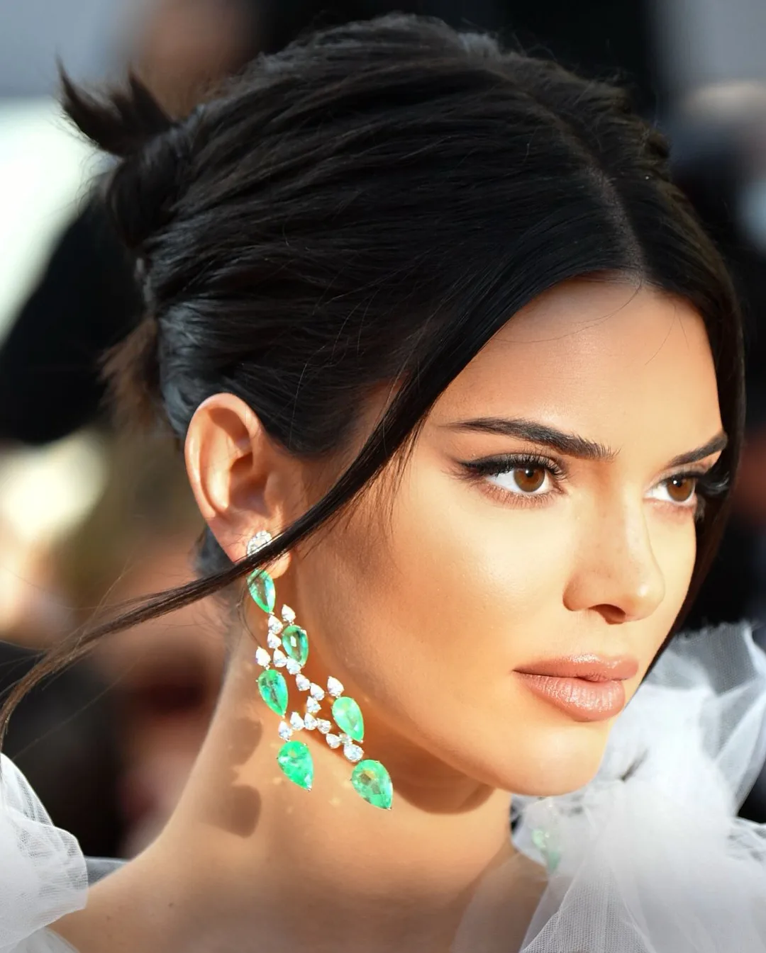 Không chạm tay trần lên mặt là quy tắc Kendall luôn tuân thủ từ khi còn bé để bào vệ làn da. Ảnh: Instagram nhân vật. chăm sóc của kendall jenner