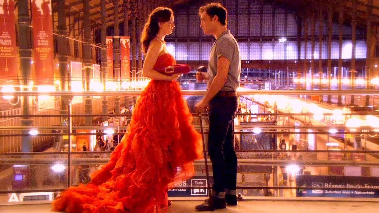Gossip Girl đầm dạ hội voan đỏ