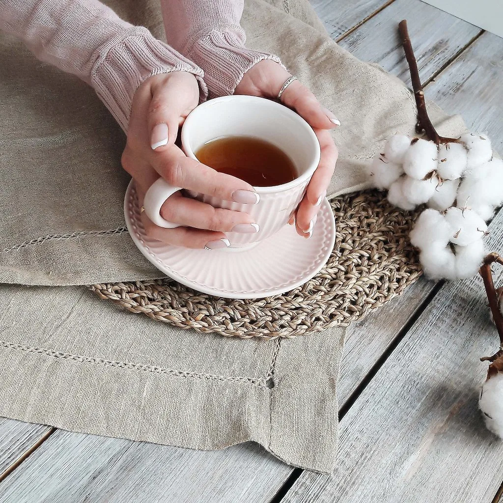 Uống trà giúp ngăn ngừa lão hoá. Uống trà giúp ngăn ngừa lão hoá.