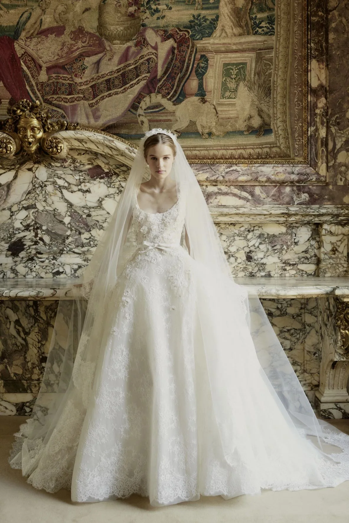 váy cưới hai dây Elie Saab