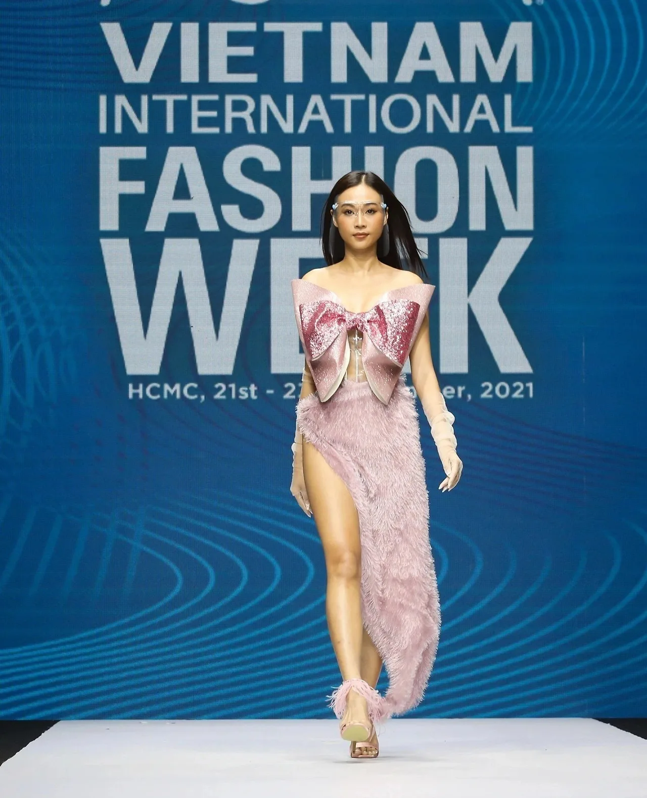 Ivan Trần tại Vietnam International Fashion Week 2021