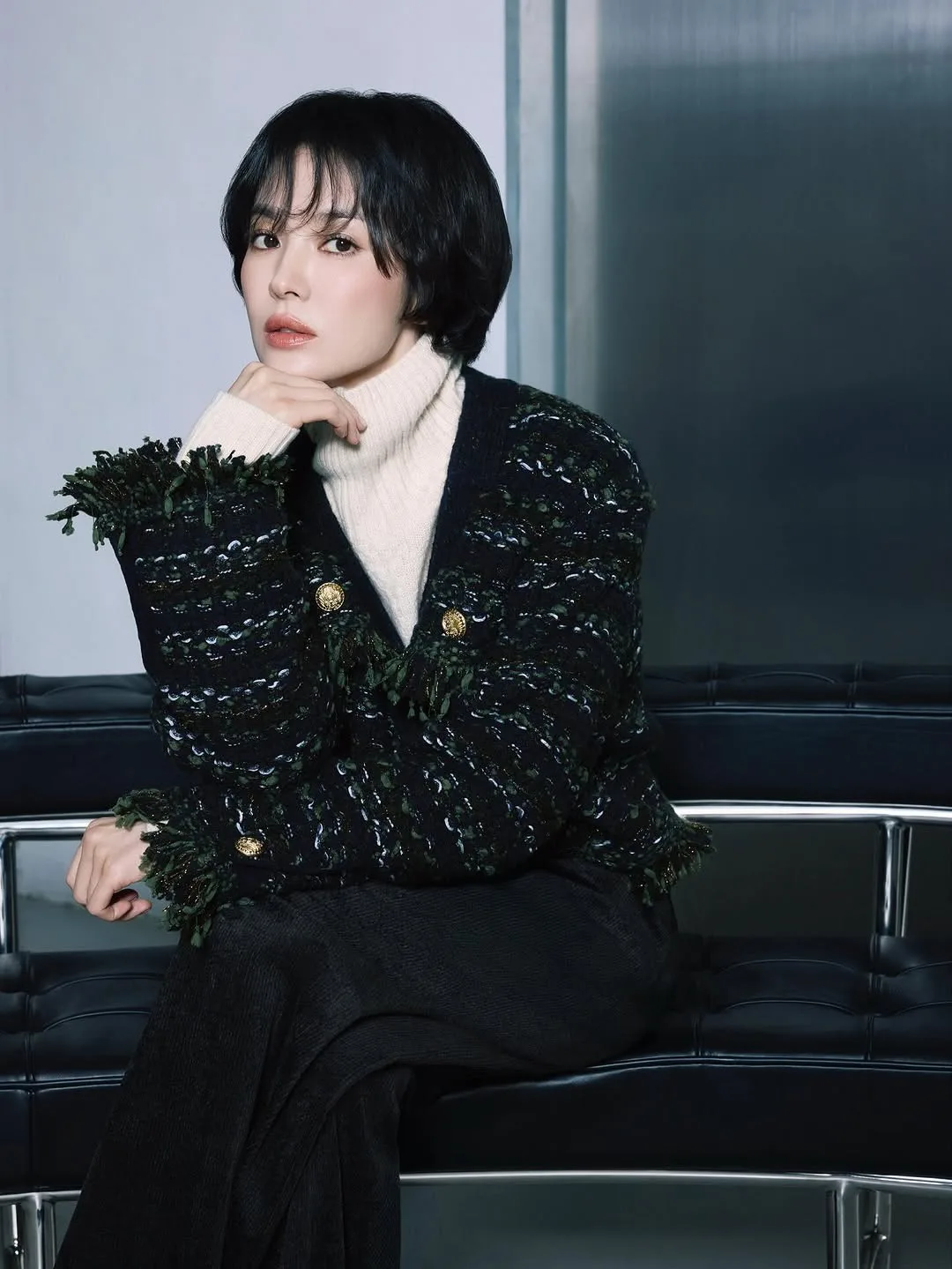 Song Hye Kyo diện áo khoác vải Tweed