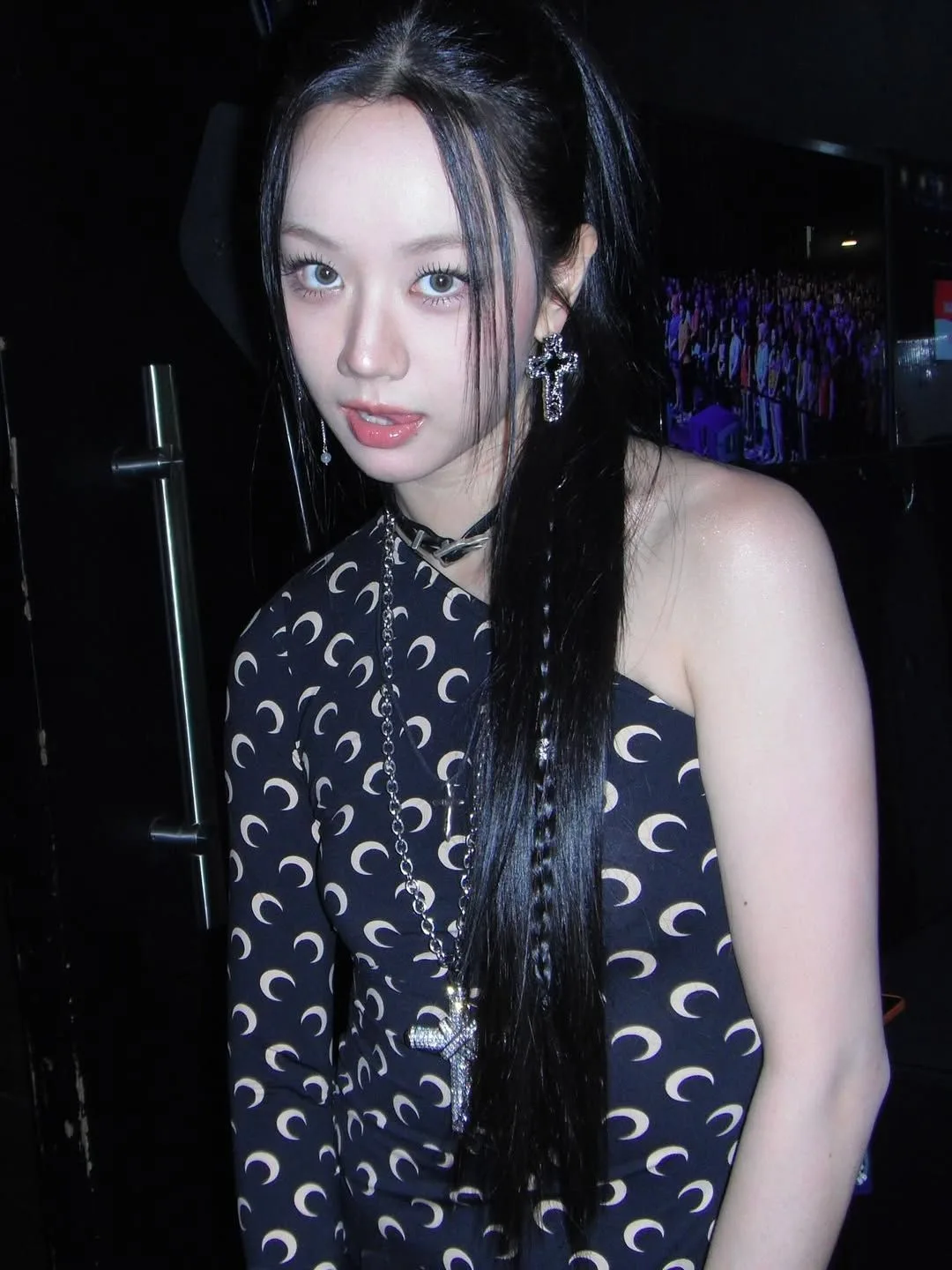 Hyeri diện áo trễ vai "hack" dáng