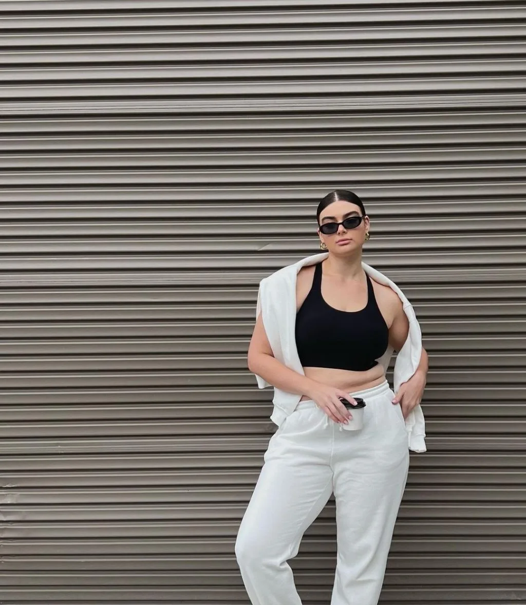 phong cách sporty chic của fashionista ngoại cỡ