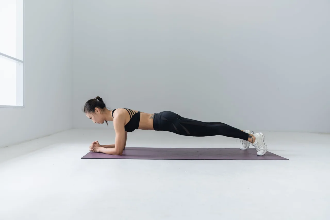 Thử thách plank trong 30 ngày để có vòng eo thon gọn Thử thách plank trong 30 ngày để có vòng eo thon gọn