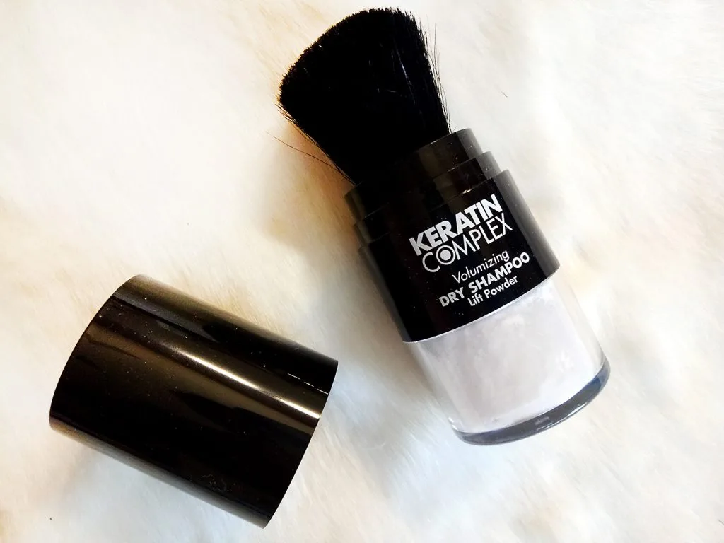 Dầu gội khô dành cho tóc nhuộm Keratin Complex - Volumizing Dry Shampoo Lift Powder. tạo kiểu tóc với Dầu gội khô dành cho tóc nhuộm Keratin Complex - Volumizing Dry Shampoo Lift Powder.