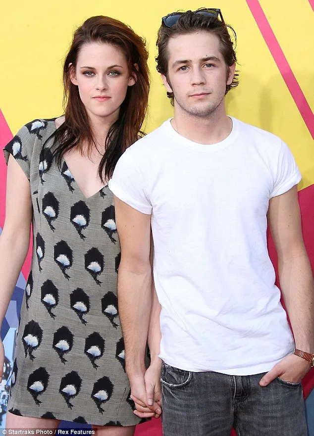 Những người làm dậy sóng tình cảm của Kristen Stewart, họ là ai? ELLE VN