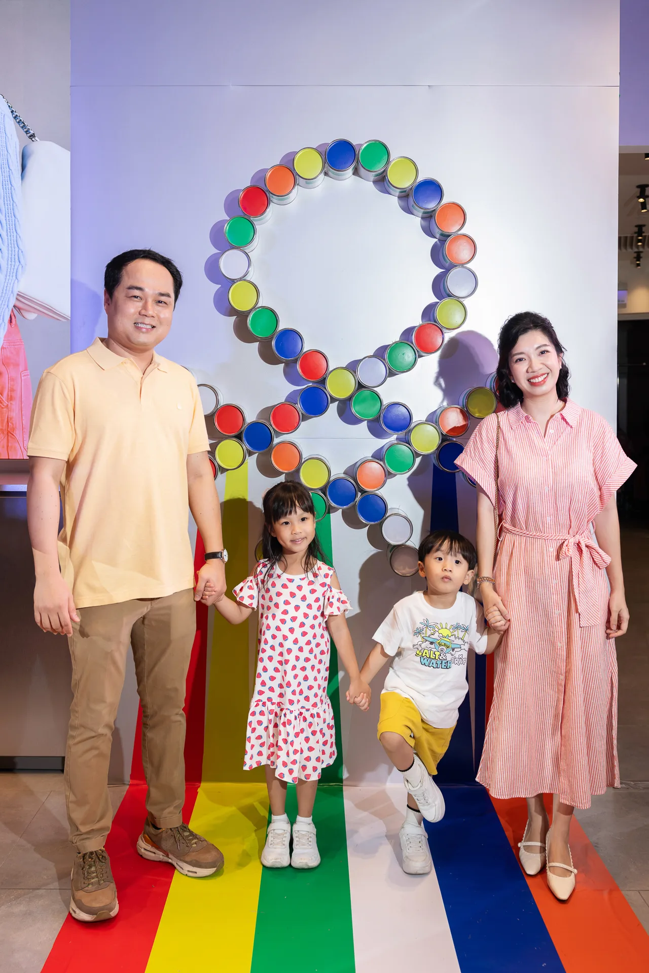 Gia Đình Mỹ Thuận diện bản phối của thương hiệu United Colors of Benetton
