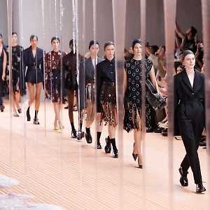 BST Prada Xuân-Hè 2024: Vẻ đẹp lãng mạn của sự tự do