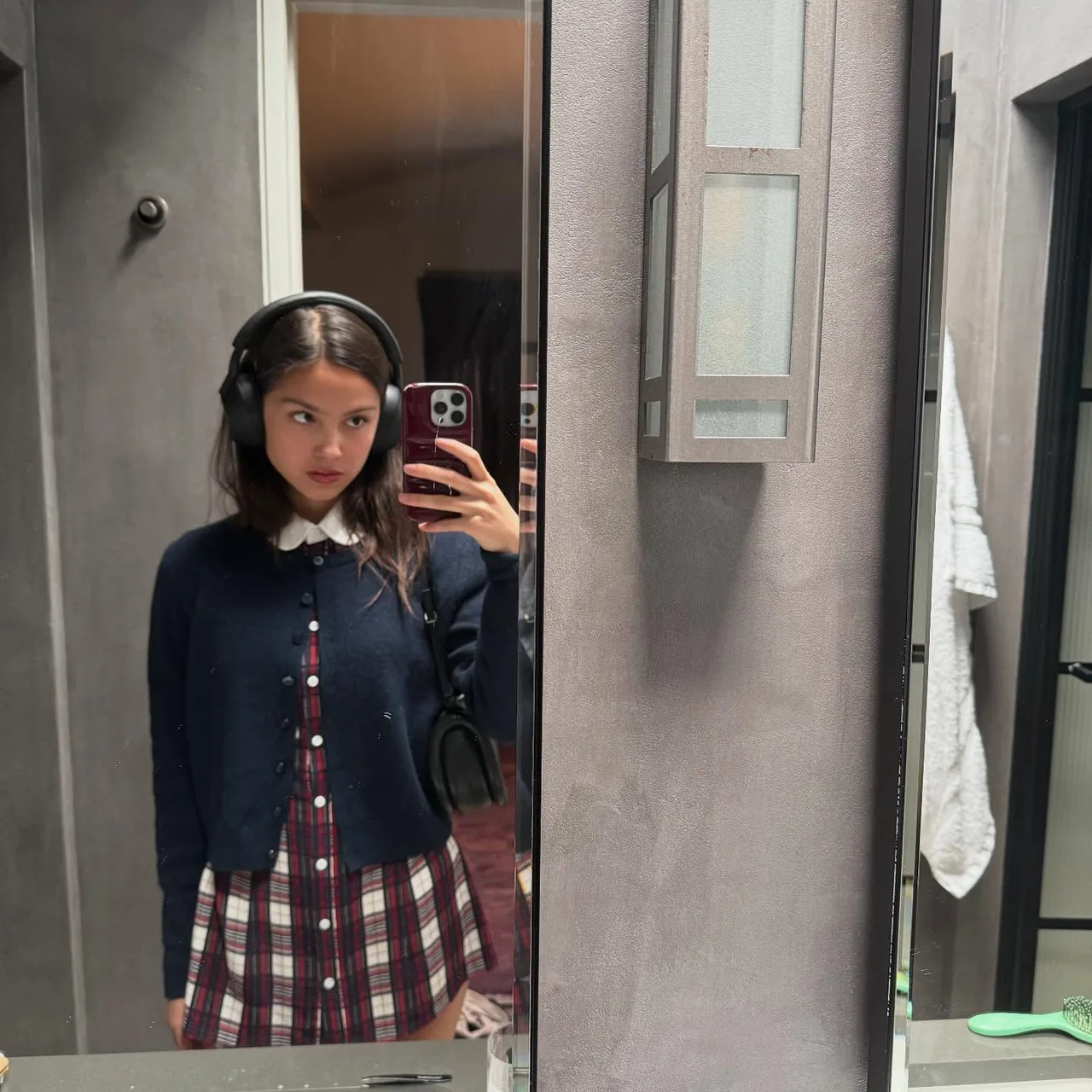 sơ mi kẻ ô Olivia Rodrigo