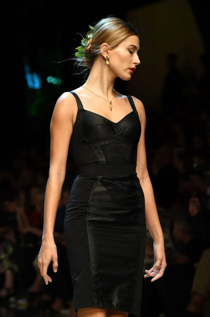 Hailey Baldwin – Người đẹp nóng bỏng nhất hành tinh của năm 2017 Hailey Baldwin – Người đẹp nóng bỏng nhất hành tinh của năm 2017