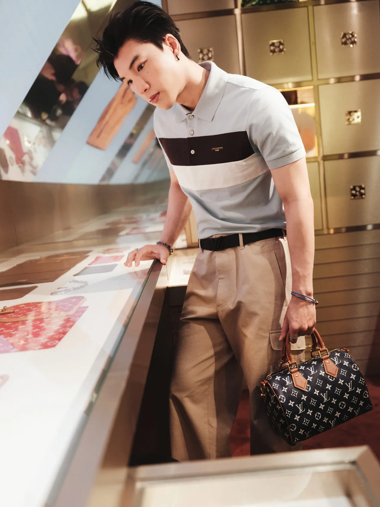 HIEUTHUHAI đồng hành cùng Louis Vuitton trong hành trình từ Paris đến Bangkok.