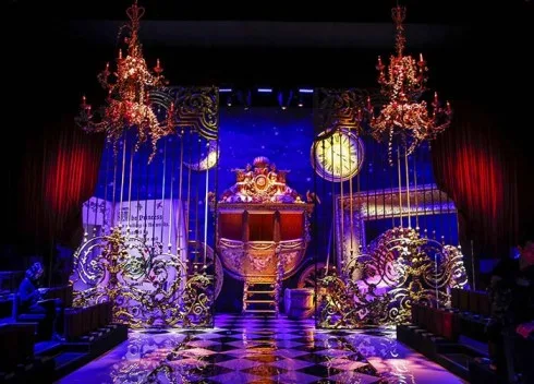 Sân khấu cổ tính của Dolce & Gabbana tại Tuần lễ thời trang Milan Thu-Đông 2016/17