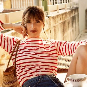 phong cách parisian chic áo thun kẻ sọc áo breton đỏ jeanne damas