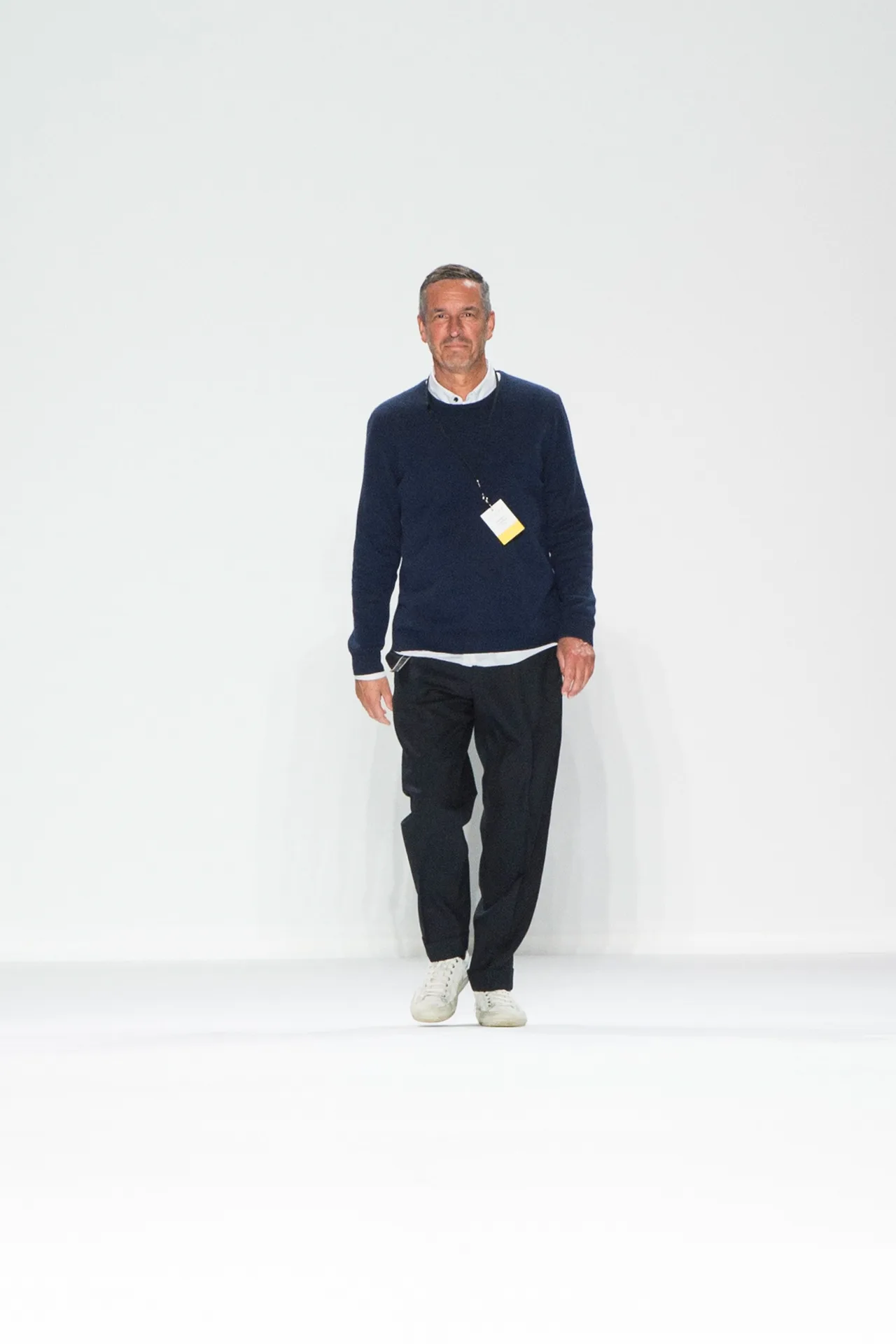 Paris Fashion Week: Muôn màu tích cực trong bst Xuân 2018 của Dries Van Noten