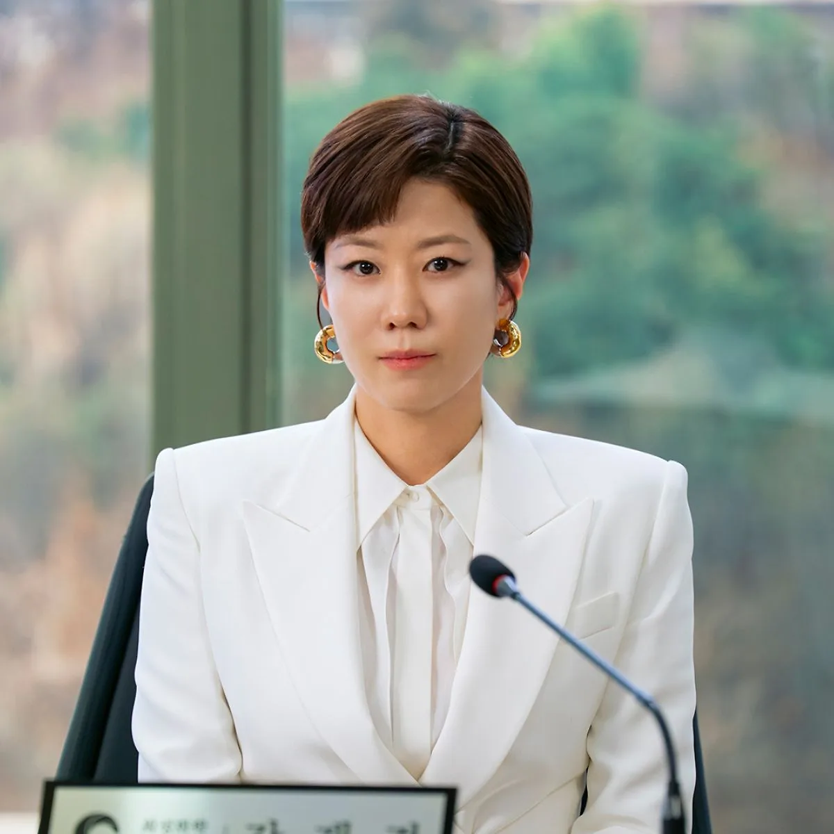 tạo hình của Kang Jae Kyung trong "Chủ Tịch Tập Sự"