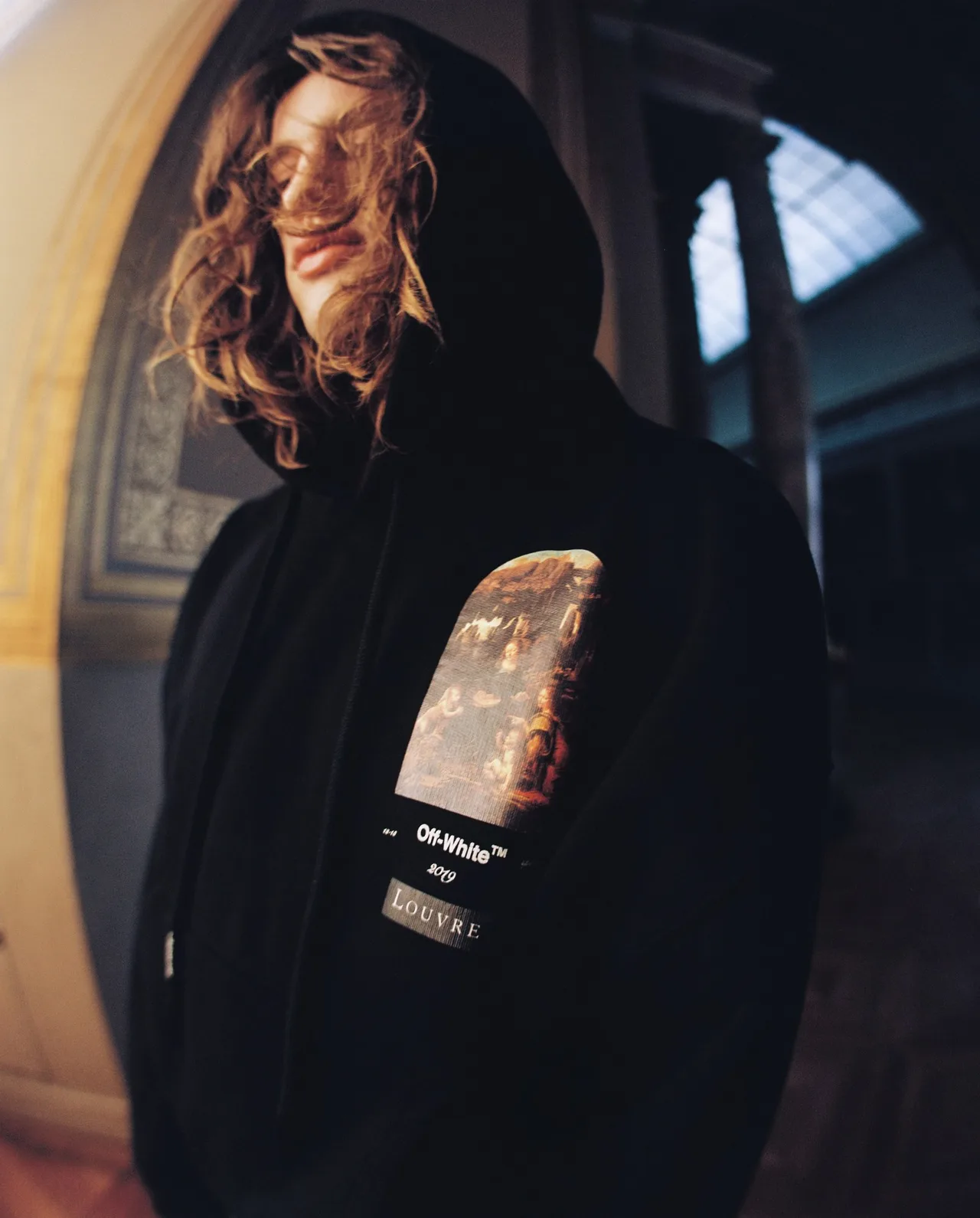Thiết kế hoodie trong BST Off-White x Lourve - tin thời trang