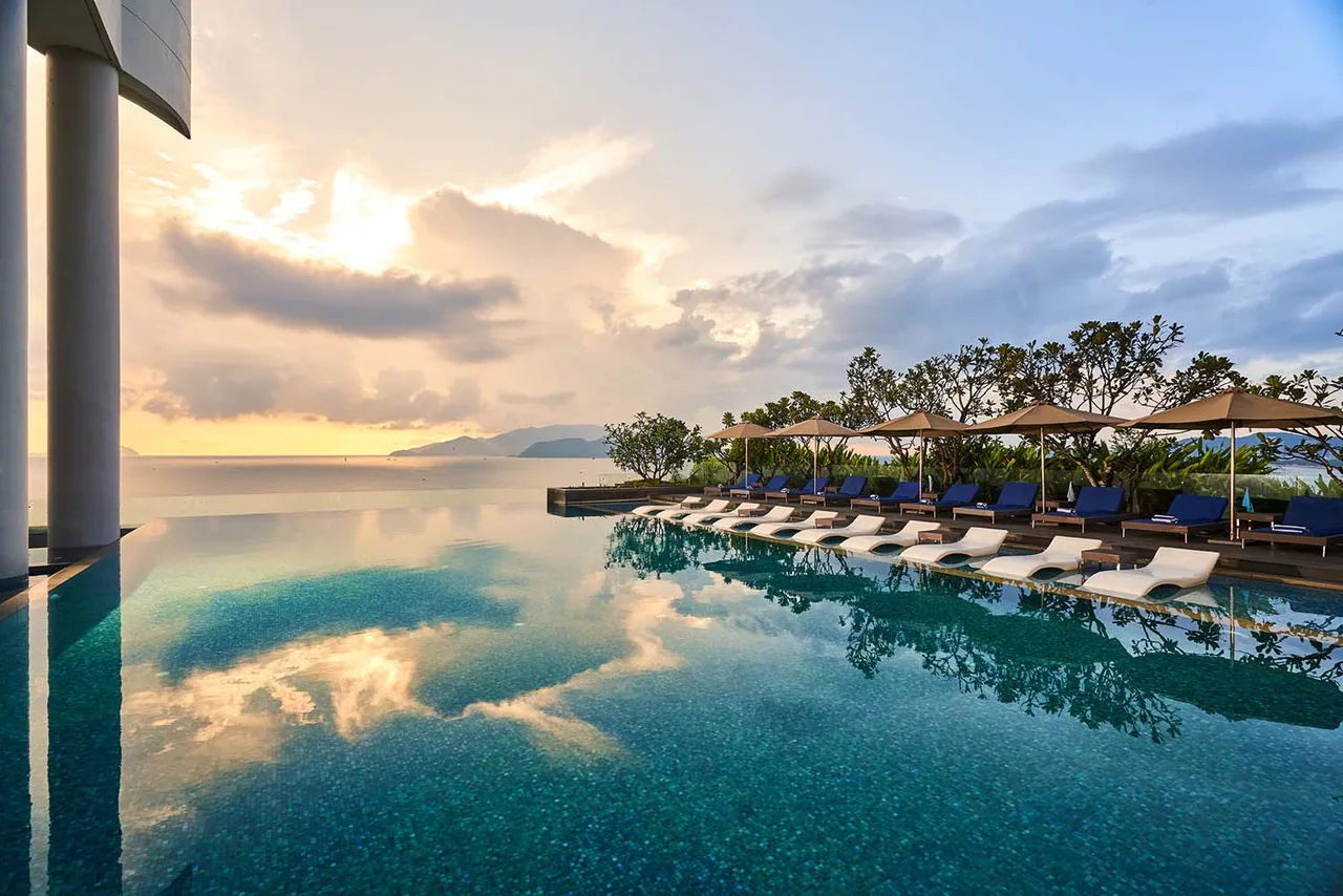 hồ bơi tràn bờ nha trang