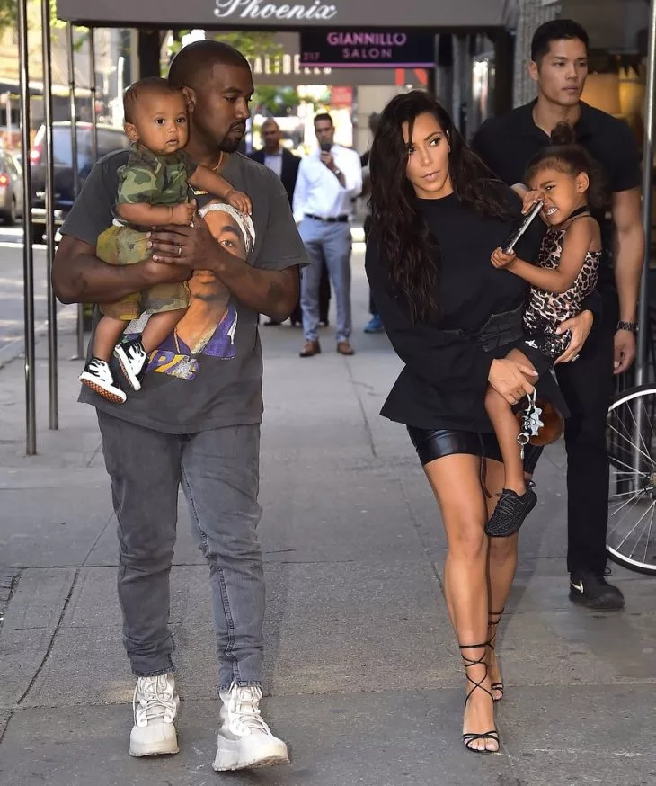 Kylie Jenner úp mở chuyện có thai và giới tính em bé - ELLE Việt Nam